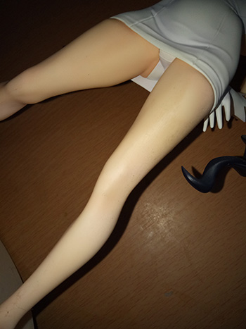 hestia sticky legs with grayish smudge