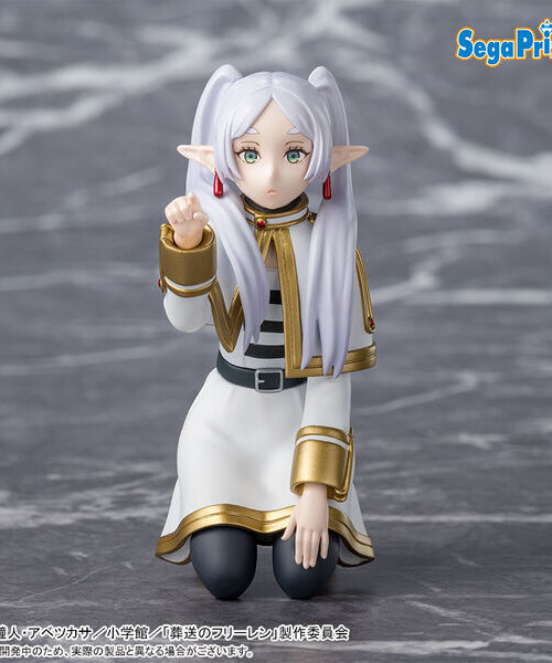 Sousou no Frieren Frieren Premium Perching Figure Poking Something (Sega)